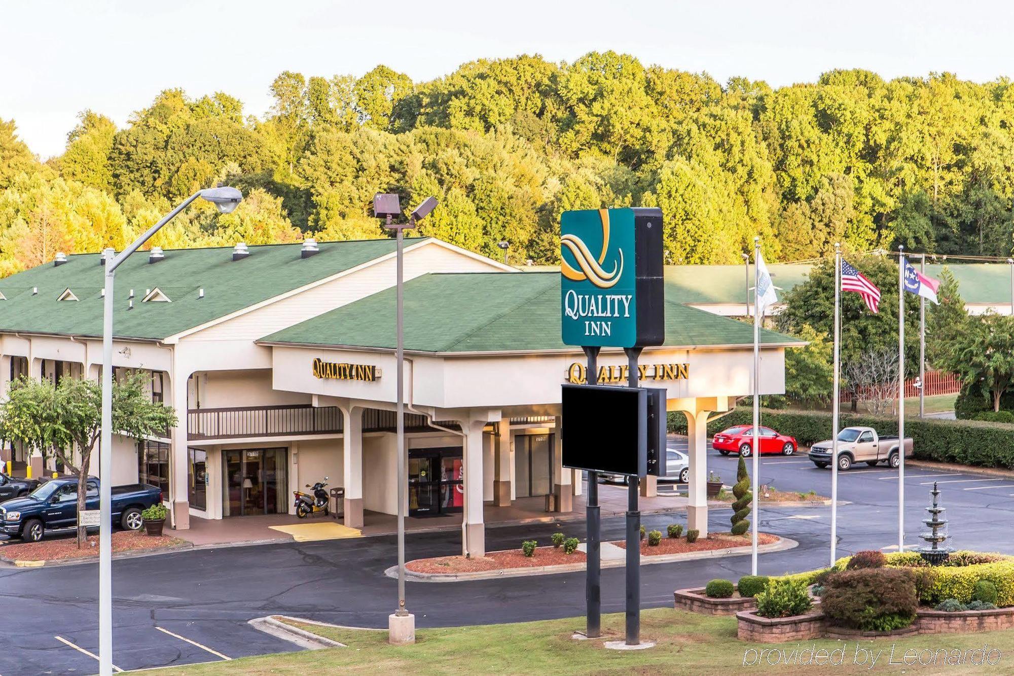 Quality Inn University Winston Salem Екстериор снимка