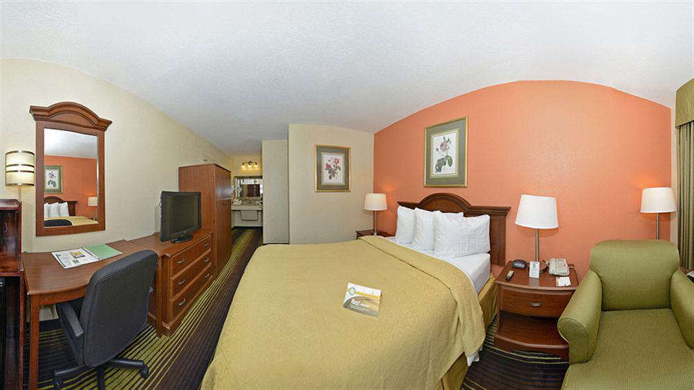 Quality Inn University Winston Salem Екстериор снимка